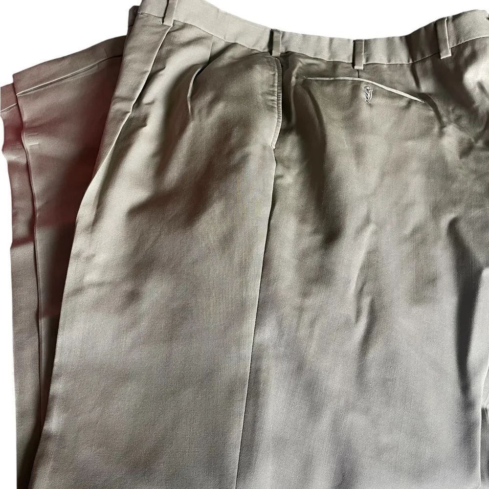Jos A Bank size 42 Classic Beige Trousers pleats cuffed excellent condition